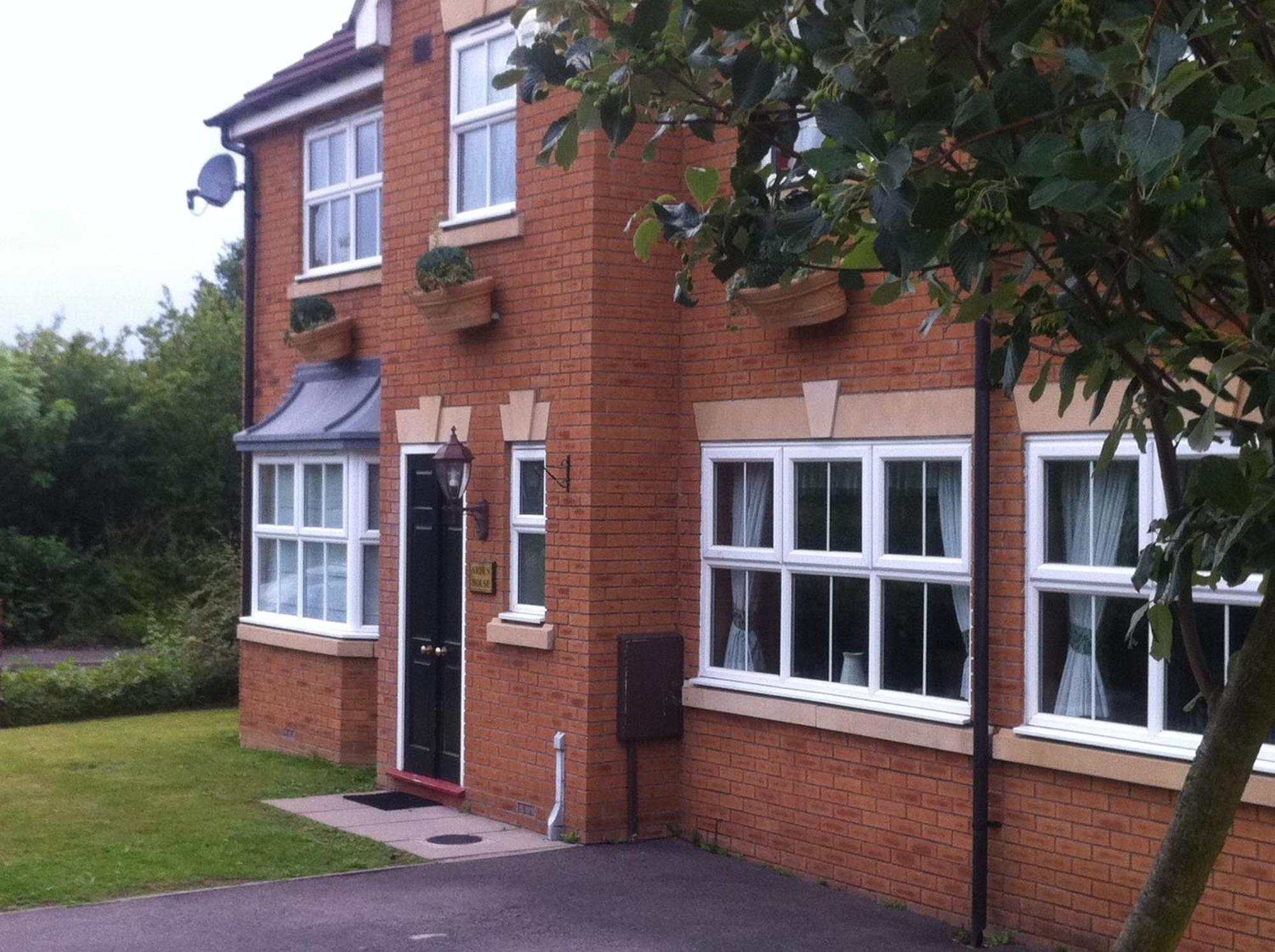 Arden Guest House B&B - Nec Birmingham - Birmingham Airport Bickenhill Bagian luar foto