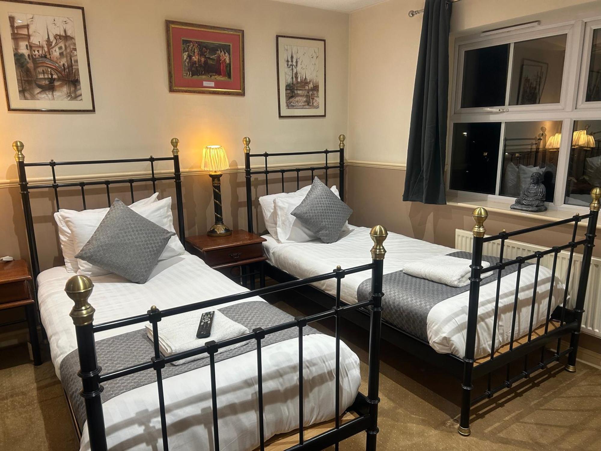 Arden Guest House B&B - Nec Birmingham - Birmingham Airport Bickenhill Bagian luar foto