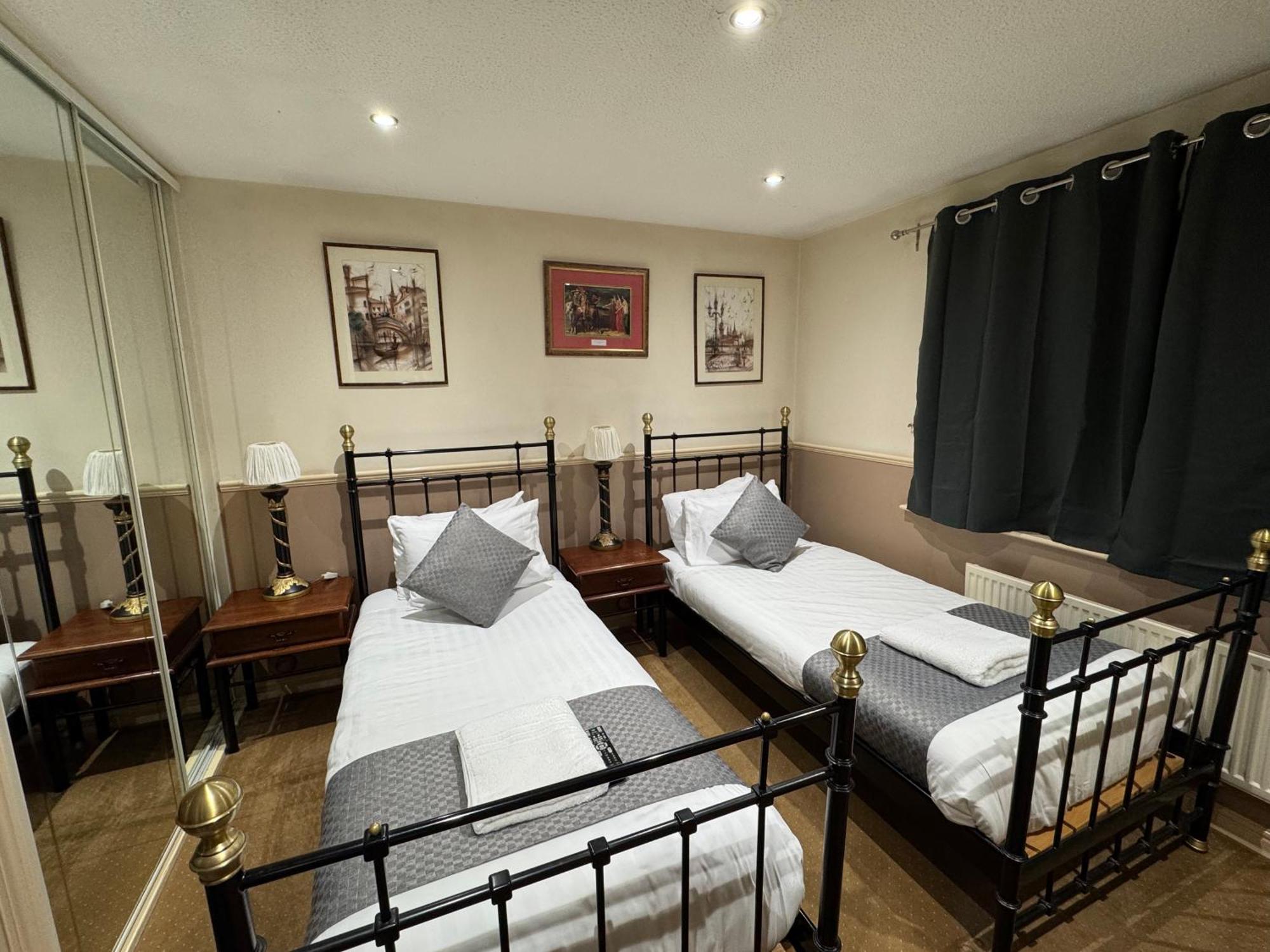 Arden Guest House B&B - Nec Birmingham - Birmingham Airport Bickenhill Bagian luar foto